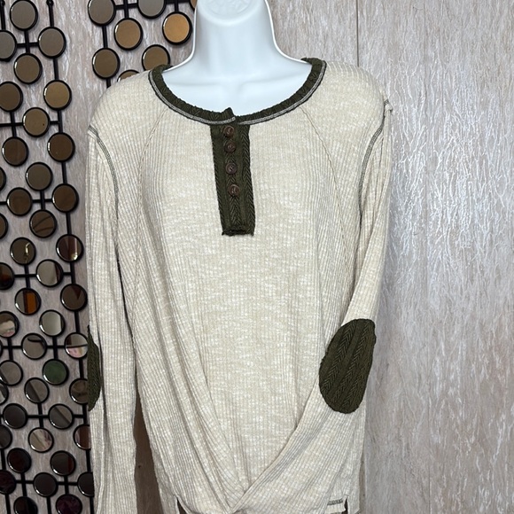 Hem & Thread Tops - Hem & Thread Cream and Olive Long Sleeve knit top